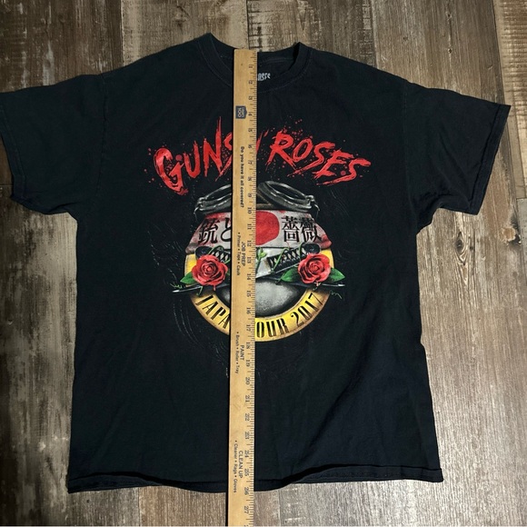 Guns n Roses Japan Tour Band Tee Shirt 2017 rare htf large goggles swords - Picture 9 of 16